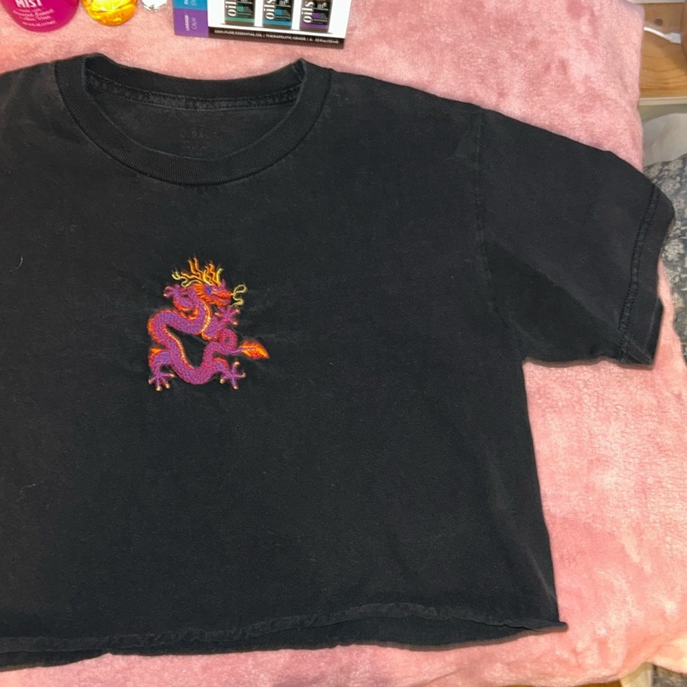 Cropped Dragon Tee 
Black 
Size Small